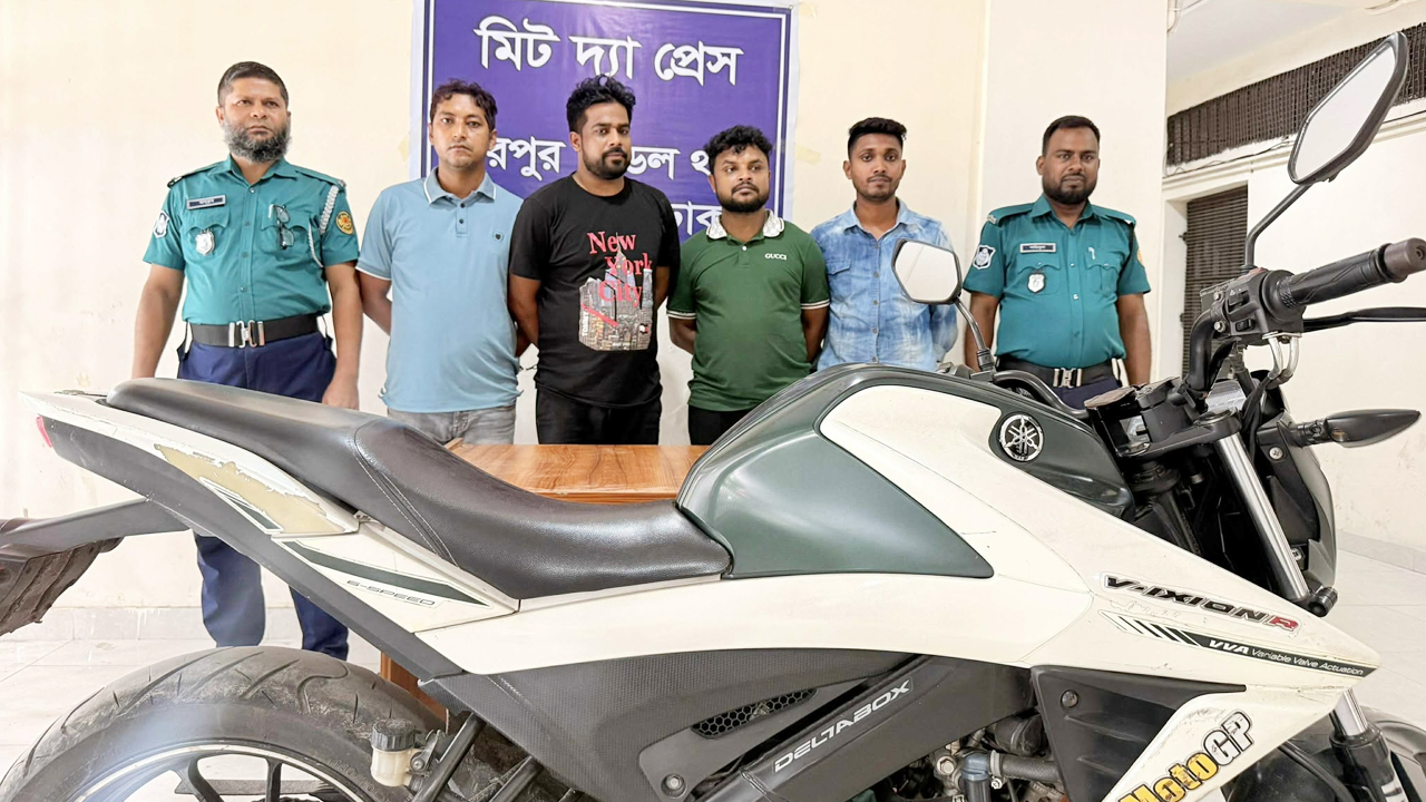 মিরপুরে হামলা ও চাঁদাবাজির মূহুর্তে টাকাসহ ছাত্রদল নেতা গ্রেপ্তার